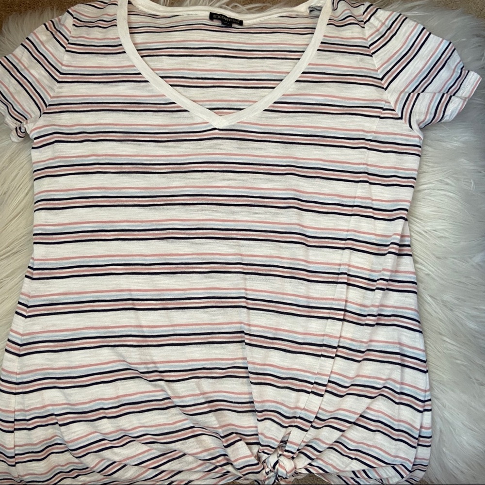 2/20 Express V-neck Tee with tie